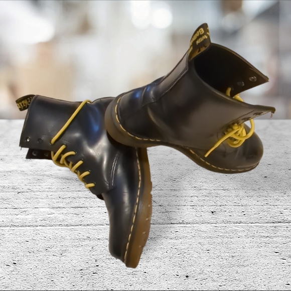 Dr. Martens women's leather boots size 9 - Picture 5 of 17